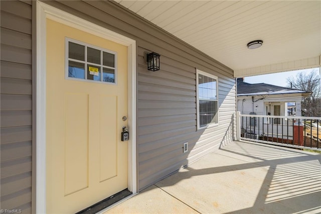 doorway to property with covered porch