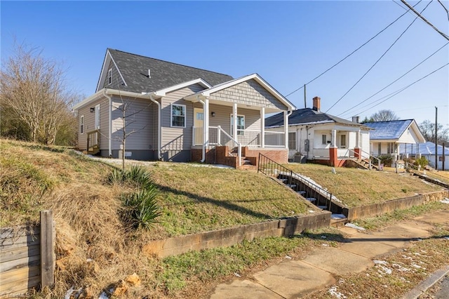 view of front of house featuring a front lawn