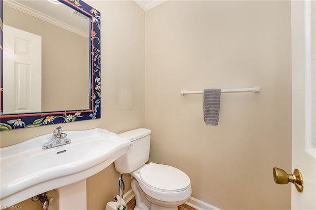 1601 Heraldry Ln, Greensboro, NC 27455 - bathroom with toilet and crown molding