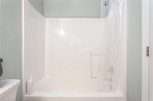 full bath with shower / bathtub combination with curtain and toilet