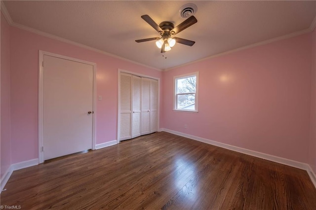 unfurnished bedroom featuring ceiling fan, dark hardwood / wood-style floors, and crown molding