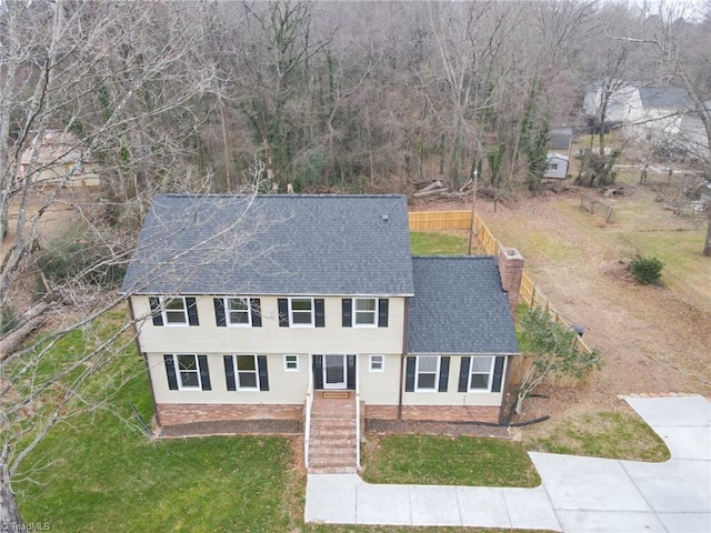 view of front of home featuring a front lawn