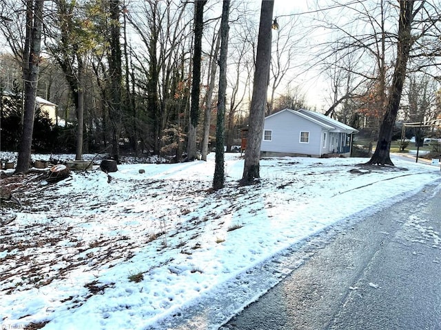 view of yard layered in snow