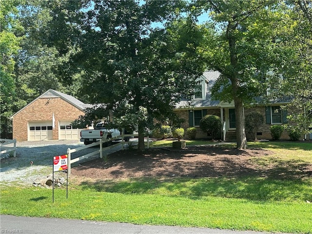 view of front of house featuring a front yard