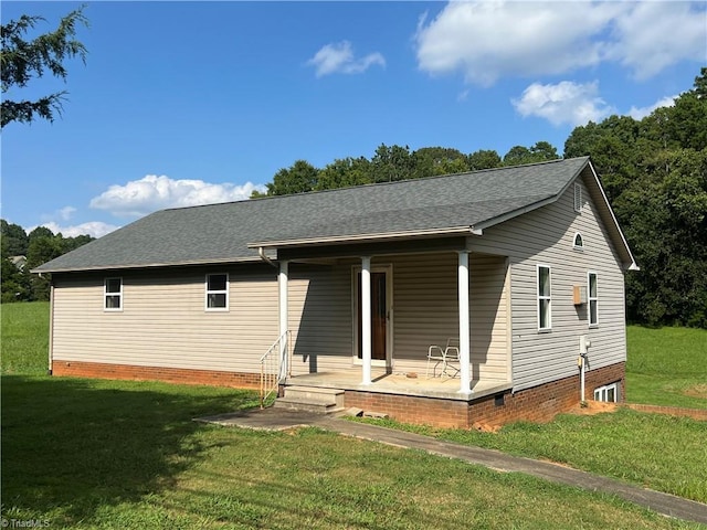 view of front facade featuring crawl space, a front lawn, a porch, and roof with shingles