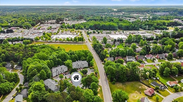 birds eye view of property featuring a forest view