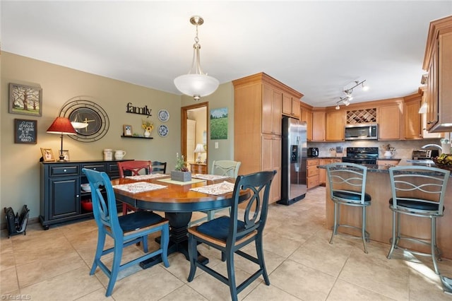 dining room featuring light tile patterned floors