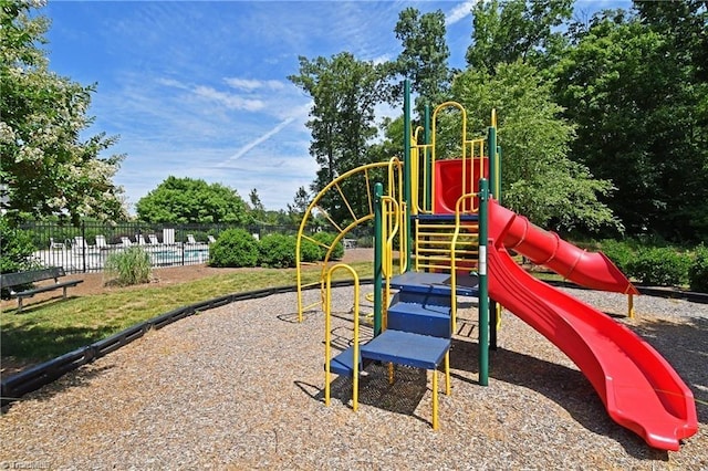 211 Hawks Nest Cir, Clemmons, NC 27012 - view of community play area