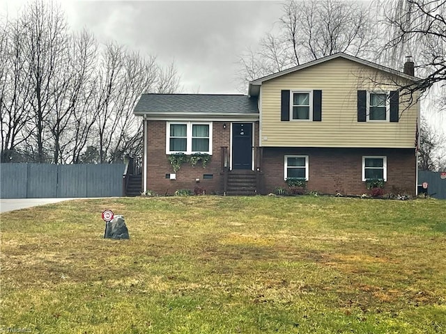 tri-level home featuring a front lawn