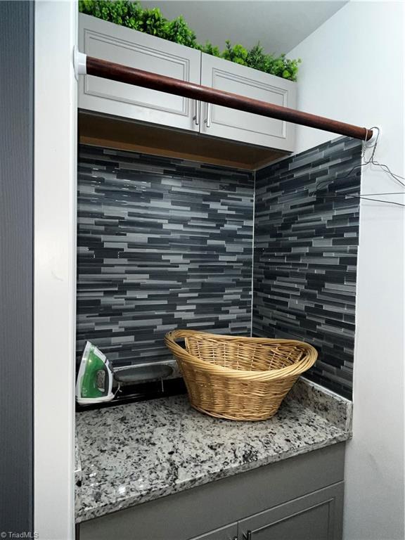 bathroom with backsplash