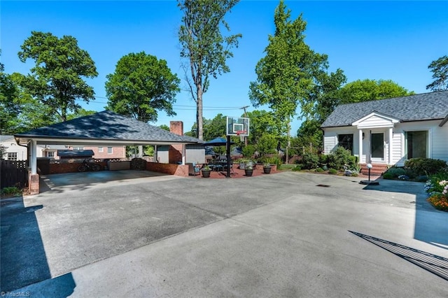 exterior space featuring driveway