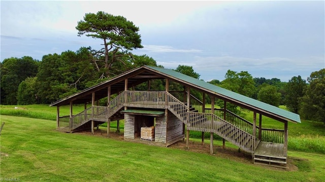 view of home's community featuring a yard