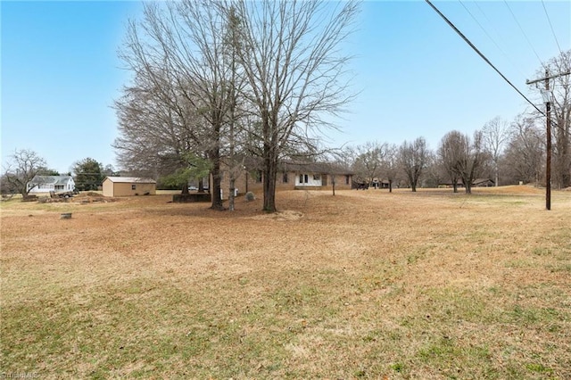 view of yard featuring a rural view