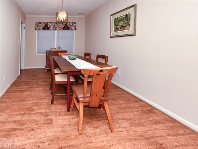 4610 Woodsman Way, Winston-Salem, NC 27103 - dining room featuring light wood-style floors, a chandelier, and crown molding