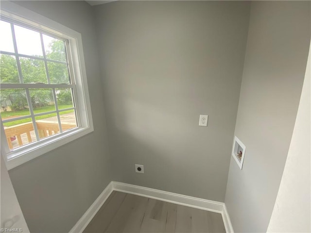 7 Crutchfield Ave, Lexington, NC 28445 - laundry room featuring healthy amount of natural light, electric dryer hookup, baseboards, and washer hookup