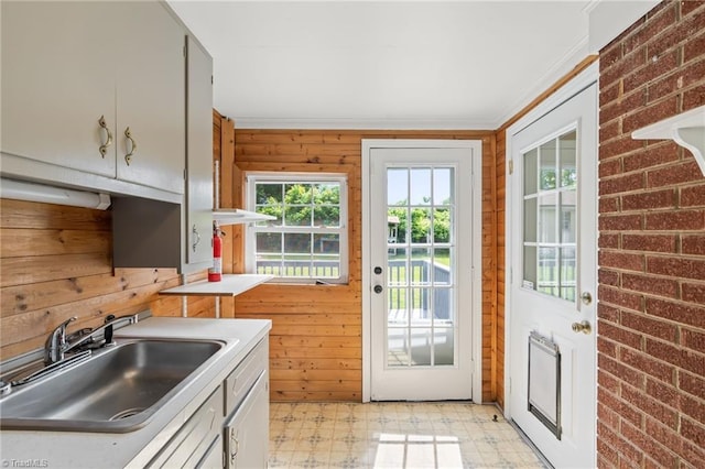 212 Lakeview Dr E, Thomasville, NC 27360 - kitchen featuring light floors, ornamental molding, and light countertops