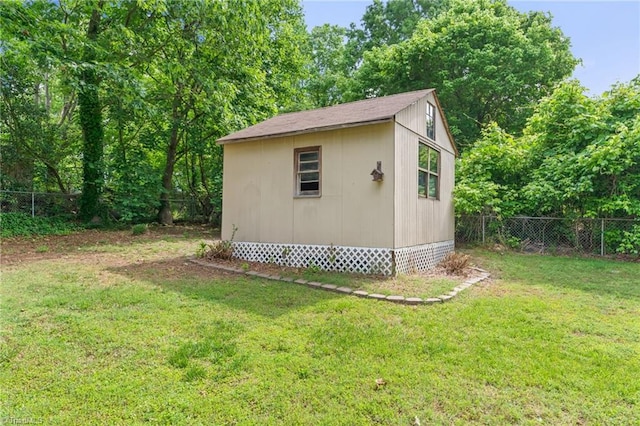 212 Lakeview Dr E, Thomasville, NC 27360 - view of outdoor structure featuring a fenced backyard