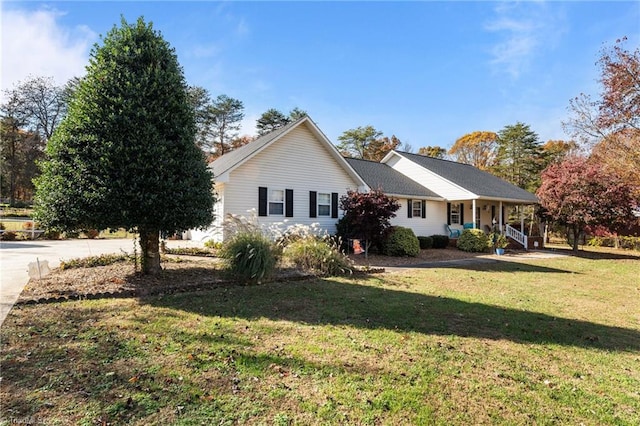 view of front of house featuring a front lawn and a porch