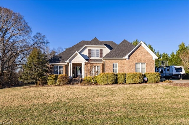 view of front facade with a front lawn