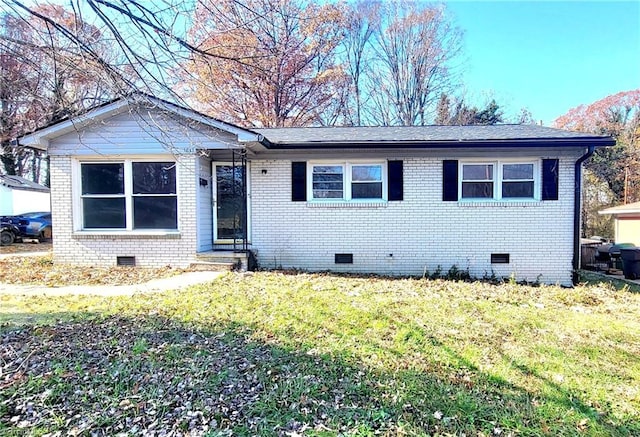 view of front facade with a front yard