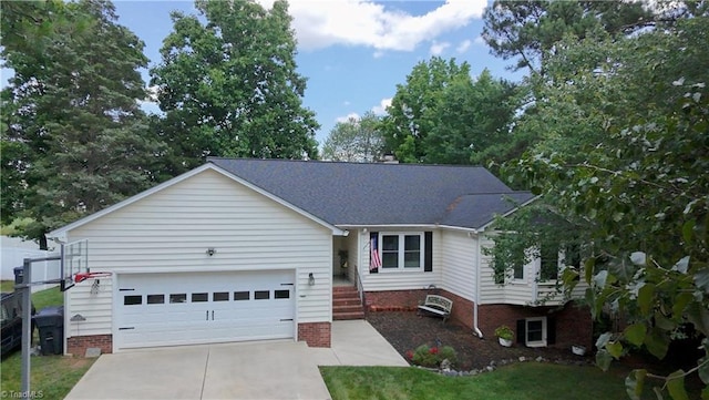 940 Huntington Run Ln, Kernersville, NC 27284 - single story home featuring concrete driveway, a garage, a shingled roof, and a front yard