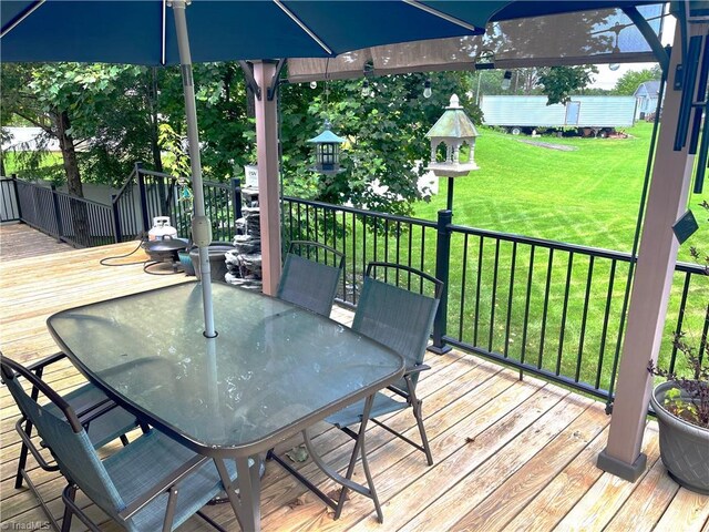 940 Huntington Run Ln, Kernersville, NC 27284 - wooden terrace featuring outdoor dining space and a yard