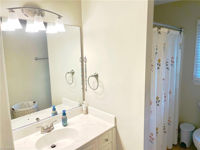 940 Huntington Run Ln, Kernersville, NC 27284 - full bathroom featuring toilet, vanity, and curtained shower