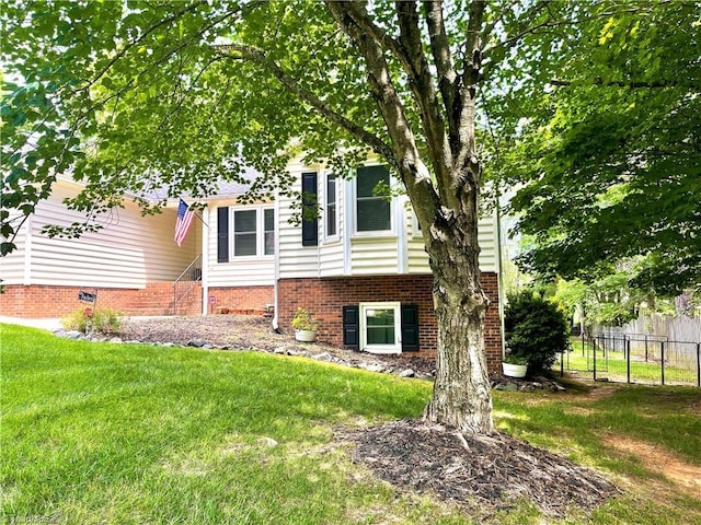 940 Huntington Run Ln, Kernersville, NC 27284 - view of front of home featuring brick siding