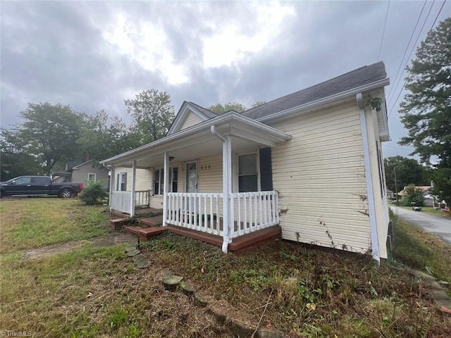 view of front of home with covered porch