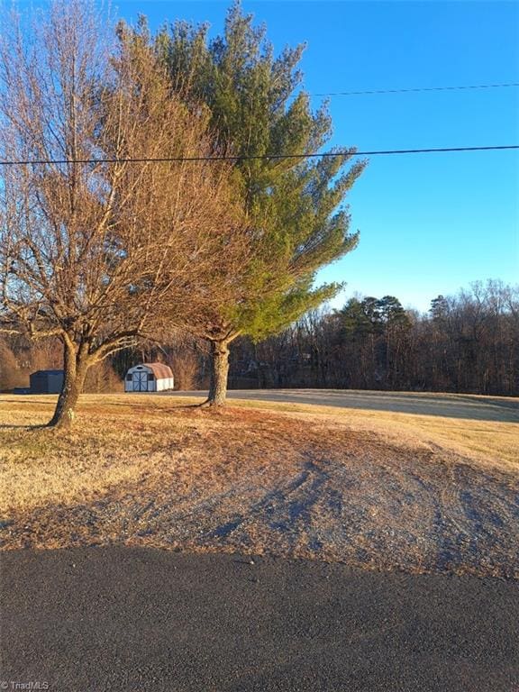 Listing photo 2 for 199 Thomas Ln, Mount Airy NC 27030