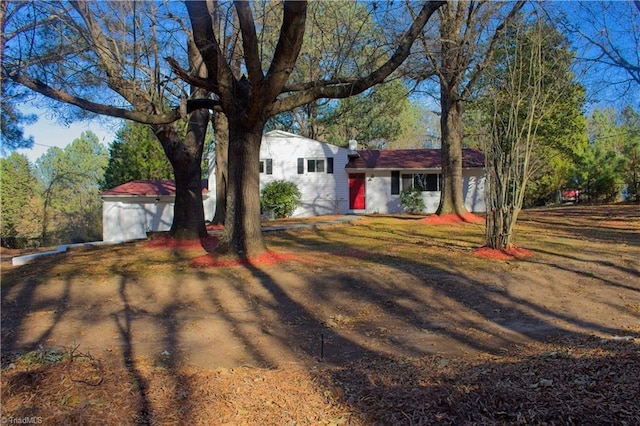 view of front facade featuring a garage