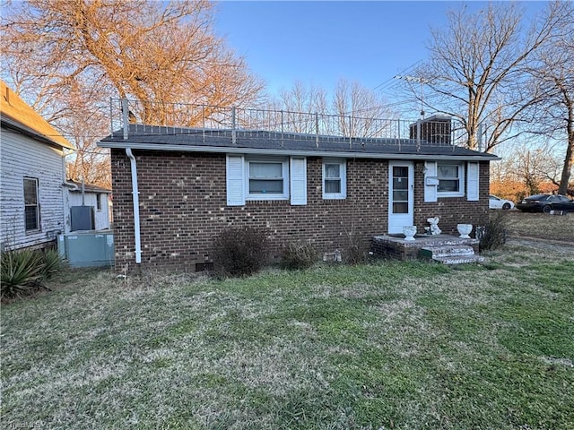 view of front of house with a front yard