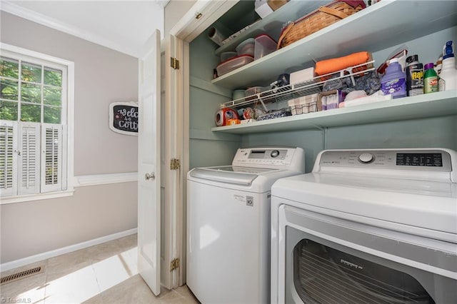 laundry area with visible vents, laundry area, baseboards, independent washer and dryer, and light tile patterned floors