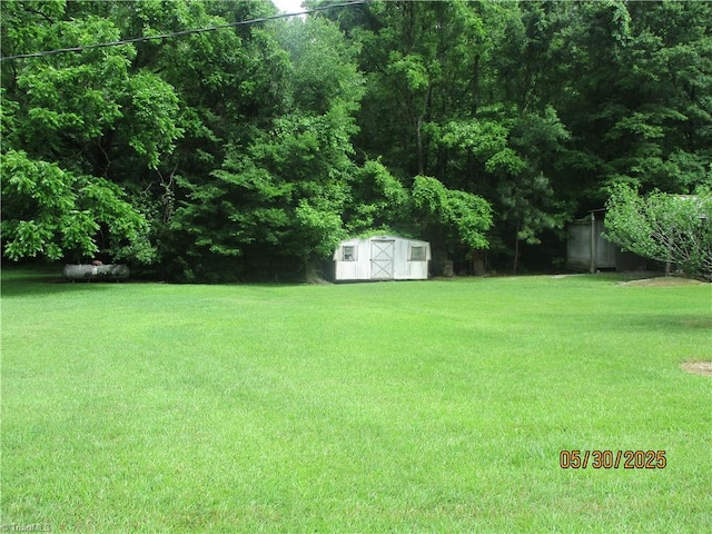 2600 Alamance Church Rd, Greensboro, NC 27406 - view of grassy yard featuring a shed