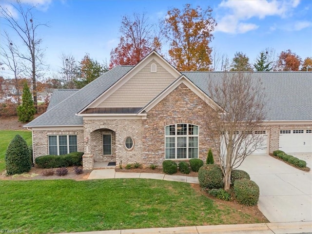 view of front of property featuring a front yard and a garage