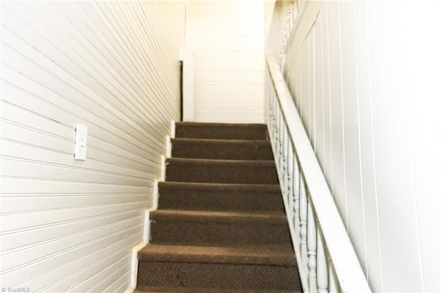319 Cherry St, Eden, NC 27288 - view of staircase