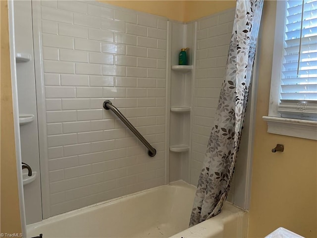 bathroom featuring shower / bath combo with shower curtain