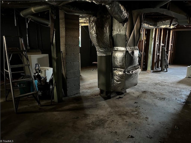 basement featuring washer / clothes dryer