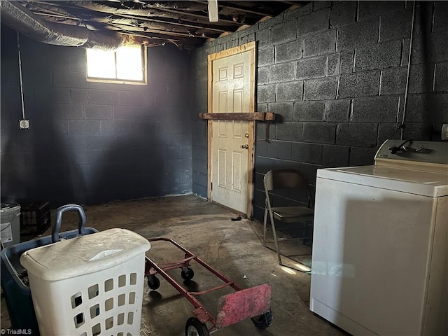 basement featuring washer / dryer