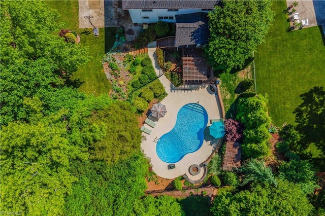 8116 Glengarriff Rd, Clemmons, NC 27012 - aerial view of a pool area