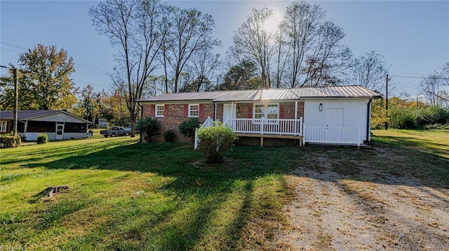 view of front of property featuring a front yard and covered porch