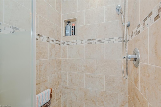 101 Kingston Ln, Graham, NC 27253 - full bathroom with tiled shower