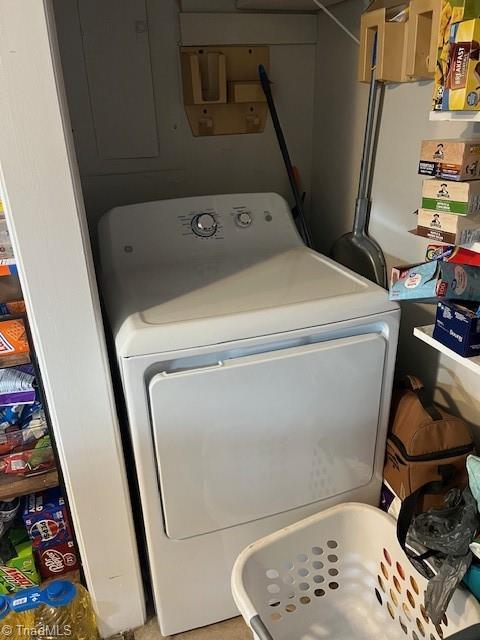 laundry area with washer / clothes dryer and laundry area