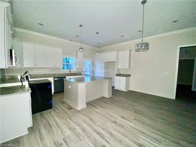 kitchen with stainless steel appliances, decorative light fixtures, light hardwood / wood-style flooring, white cabinets, and a kitchen island