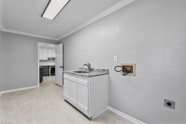 laundry area featuring laundry area, baseboards, a sink, and hookup for an electric dryer