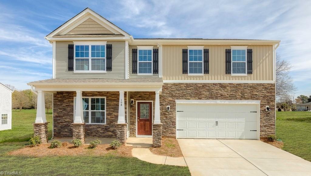 craftsman house with a front lawn, a garage, and a porch