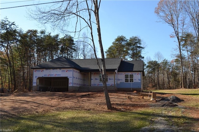 view of front of home with a front lawn and a garage