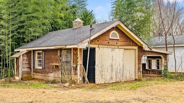 view of outdoor structure featuring an outbuilding