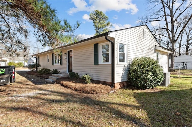 view of front of property with a front yard