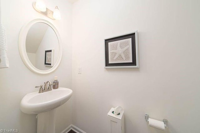 bathroom with baseboards